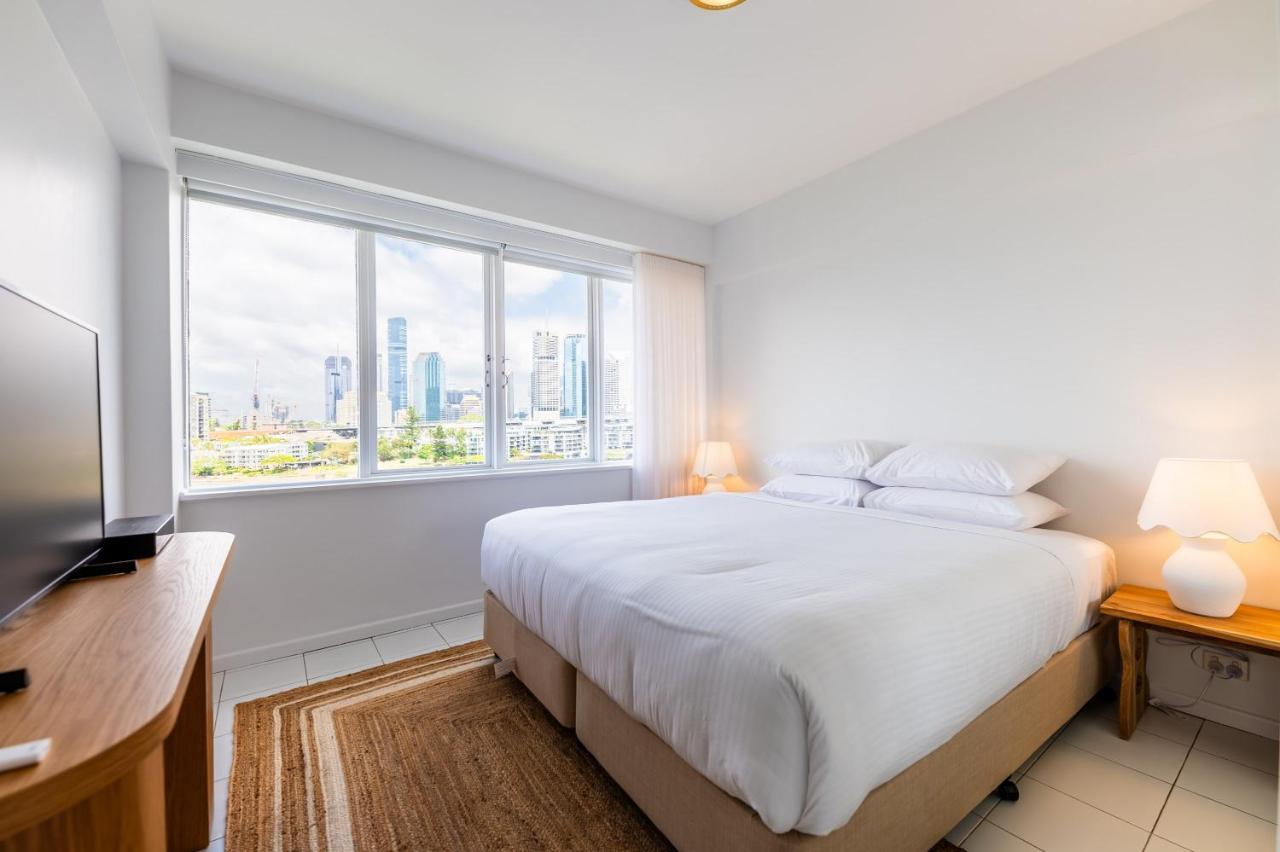 Riverside 2 Bedroom With Parking Apartment Brisbane