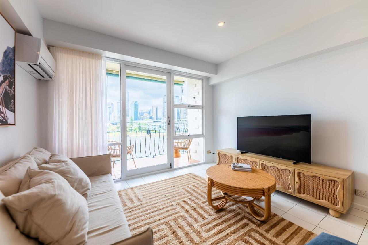 Riverside 2 Bedroom With Parking Apartment